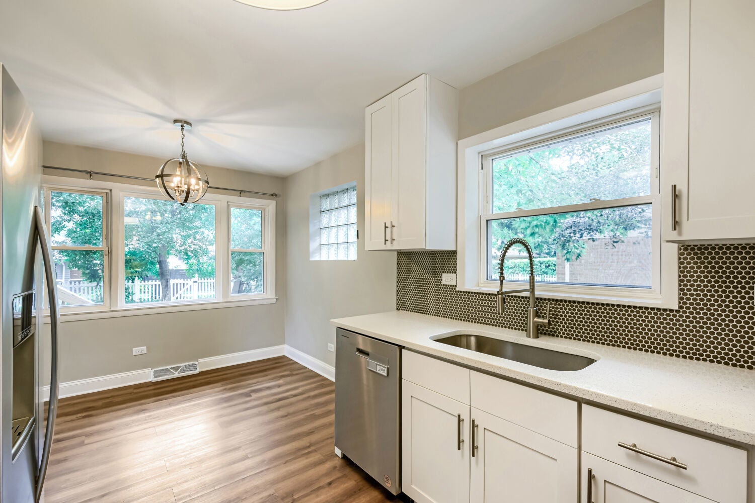 8208 Ridgeway Avenue - Photo 4