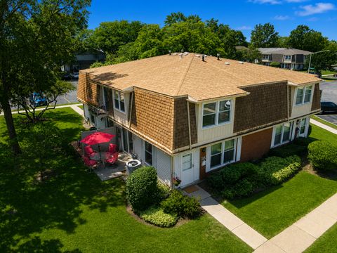 Photo of 2208 Ramsey Circle, Schaumburg, IL 60194 (MLS # 12701436)