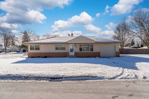 Photo of 390 Oak Avenue, Wood Dale, IL 60191 (MLS # 12557047)