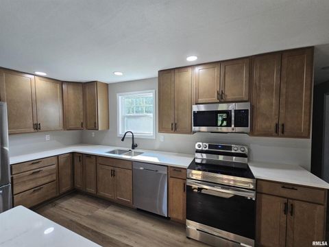 Tiny photo for 16530 E FAIRFIELD Road, Mt Vernon, IL 62864 (MLS # EB459128)