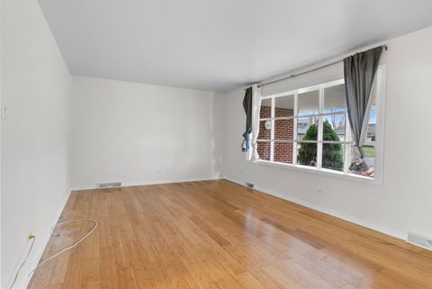 Tiny photo for 904 Chippewa Drive, Elgin, IL 60120 (MLS # 12516782)