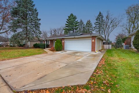 Tiny photo for 904 Chippewa Drive, Elgin, IL 60120 (MLS # 12516782)