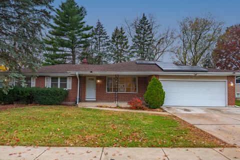 Photo of 904 Chippewa Drive, Elgin, IL 60120 (MLS # 12516782)