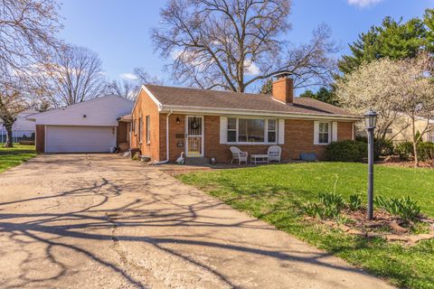 Photo of 1903 Croxton Avenue, Bloomington, IL 61701 (MLS # 12610897)