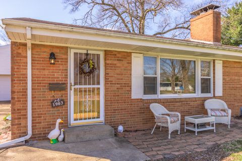 Tiny photo for 1903 Croxton Avenue, Bloomington, IL 61701 (MLS # 12610897)