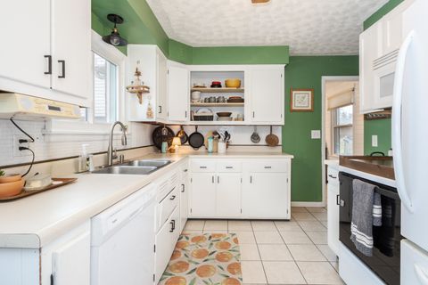 Tiny photo for 1903 Croxton Avenue, Bloomington, IL 61701 (MLS # 12610897)