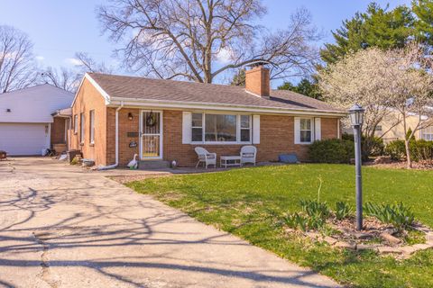 Tiny photo for 1903 Croxton Avenue, Bloomington, IL 61701 (MLS # 12610897)