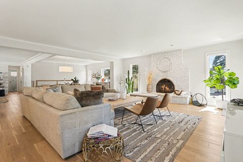 Tiny photo for 1515 E Oakton Street, Arlington Heights, IL 60004 (MLS # 12588258)