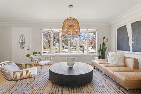 Tiny photo for 1515 E Oakton Street, Arlington Heights, IL 60004 (MLS # 12588258)