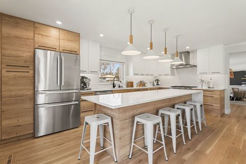 Tiny photo for 1515 E Oakton Street, Arlington Heights, IL 60004 (MLS # 12588258)