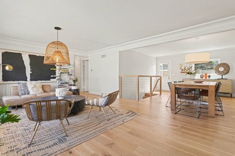 Tiny photo for 1515 E Oakton Street, Arlington Heights, IL 60004 (MLS # 12588258)