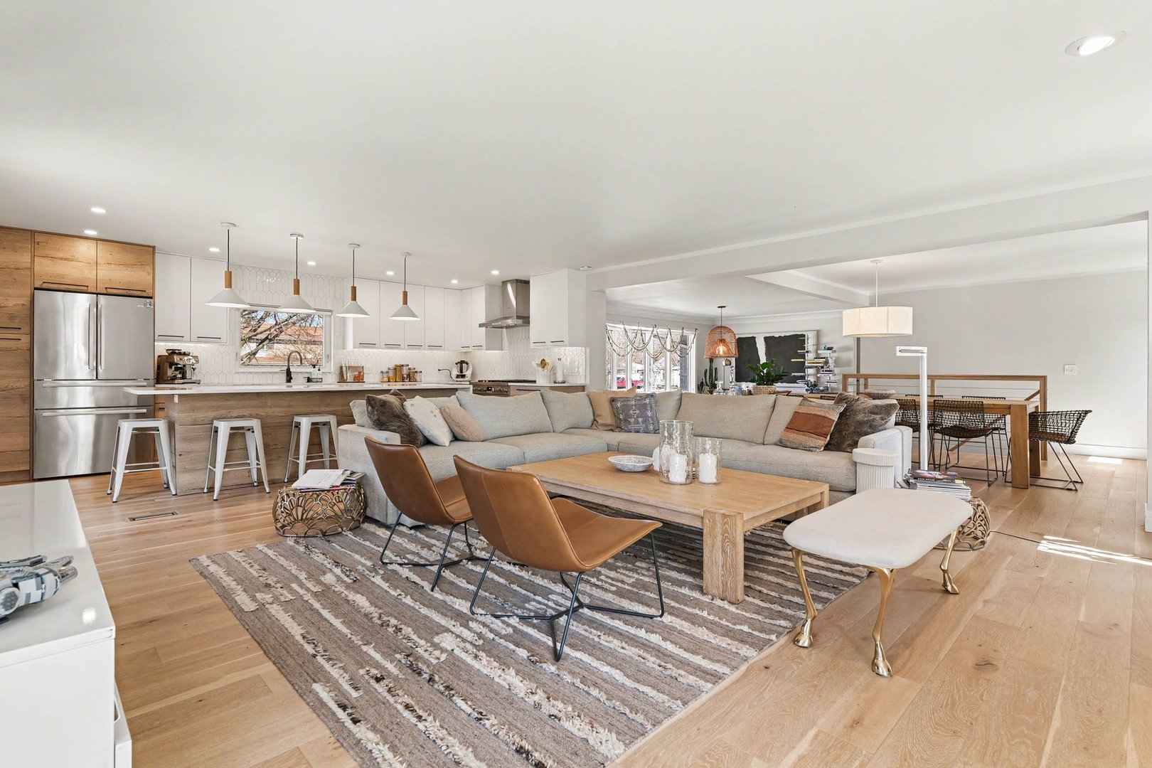 1515 E Oakton Street