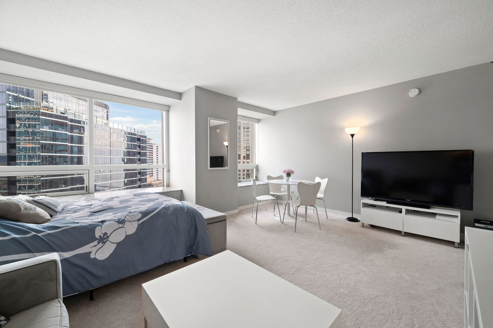 512 N MCCLURG Court 3703