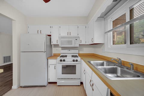 Tiny photo for 1659 Dover Court #A, Wheaton, IL 60189 (MLS # 12693994)