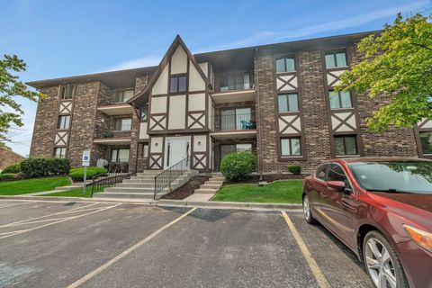 Tiny photo for 10528 Ridge Cove Drive #11A, Chicago Ridge, IL 60415 (MLS # 12490786)