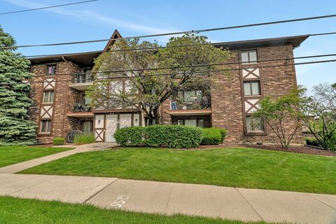 Tiny photo for 10528 Ridge Cove Drive #11A, Chicago Ridge, IL 60415 (MLS # 12490786)