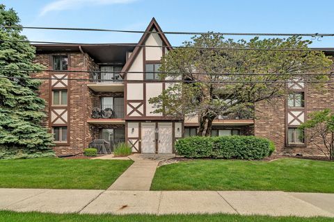 Tiny photo for 10528 Ridge Cove Drive #11A, Chicago Ridge, IL 60415 (MLS # 12490786)