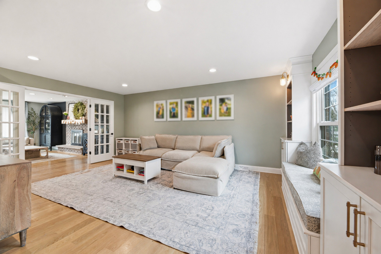 657 W Revere Lane