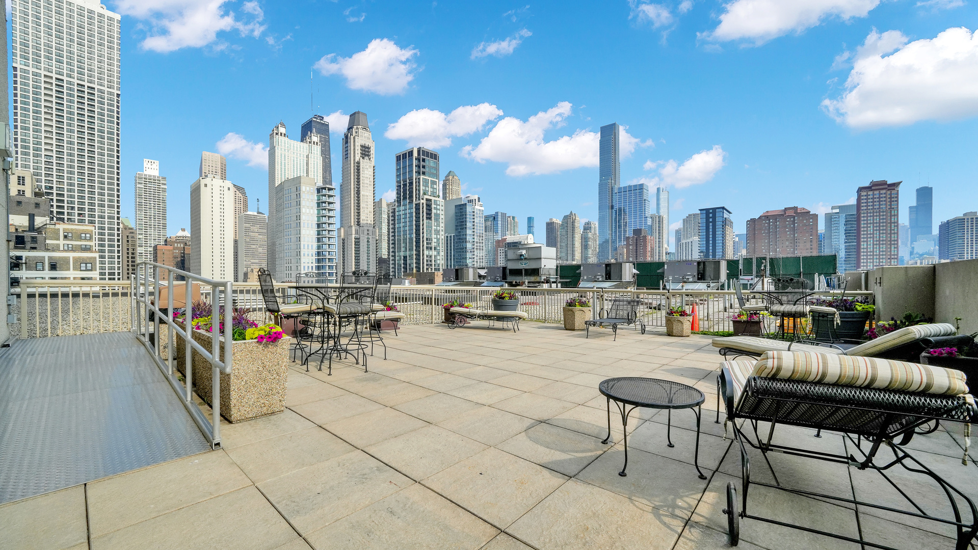 111 W MAPLE Street 1309