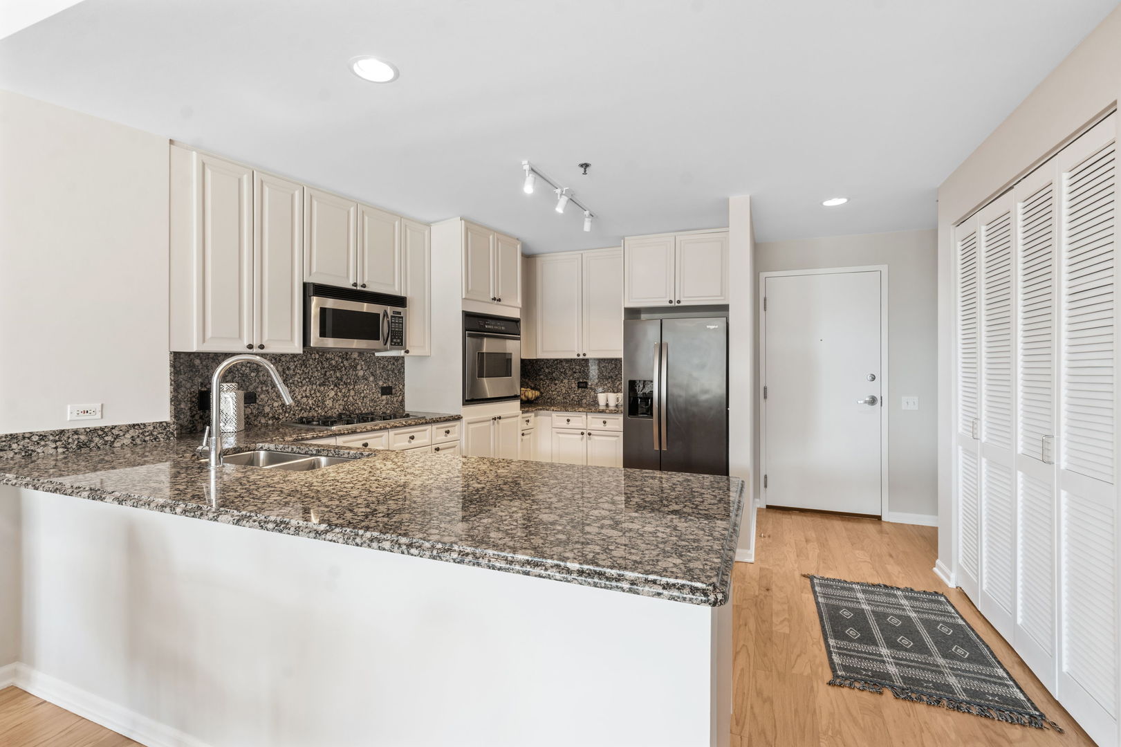 1515 S Prairie Avenue 508