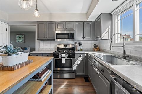 Tiny photo for 309 N Southport Road, Mundelein, IL 60060 (MLS # 12629850)