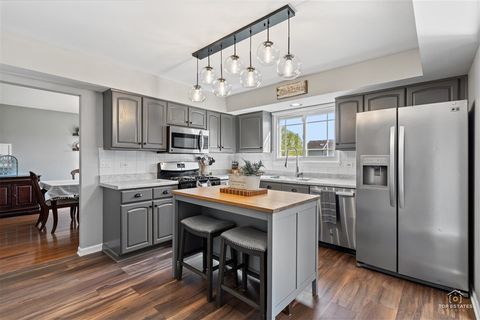 Tiny photo for 309 N Southport Road, Mundelein, IL 60060 (MLS # 12629850)