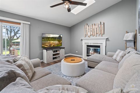 Tiny photo for 309 N Southport Road, Mundelein, IL 60060 (MLS # 12629850)