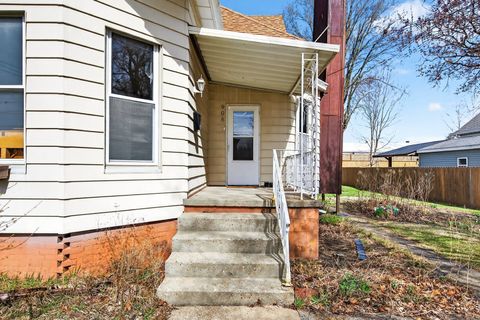 Tiny photo for 906 Peoria Street, Lincoln, IL 62656 (MLS # 12556071)
