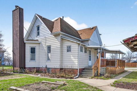 Tiny photo for 906 Peoria Street, Lincoln, IL 62656 (MLS # 12556071)