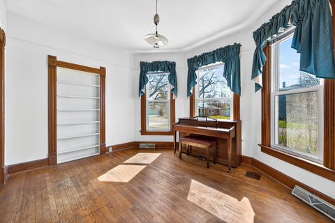 Tiny photo for 906 Peoria Street, Lincoln, IL 62656 (MLS # 12556071)