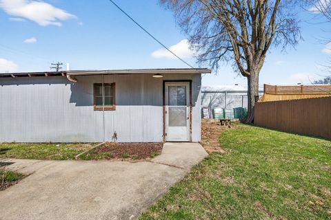 Tiny photo for 906 Peoria Street, Lincoln, IL 62656 (MLS # 12556071)