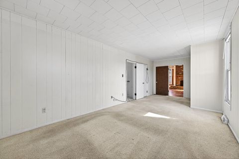 Tiny photo for 906 Peoria Street, Lincoln, IL 62656 (MLS # 12556071)