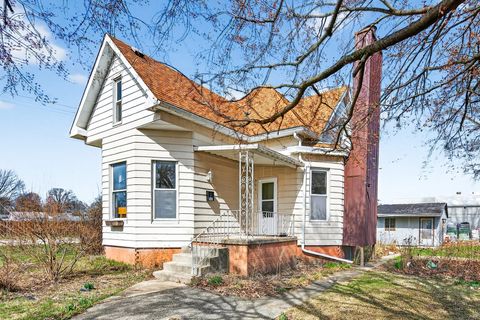Tiny photo for 906 Peoria Street, Lincoln, IL 62656 (MLS # 12556071)