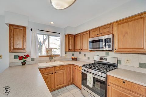 Tiny photo for Carol Stream, IL 60188 (MLS # 12554361)