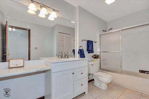 Tiny photo for Carol Stream, IL 60188 (MLS # 12554361)