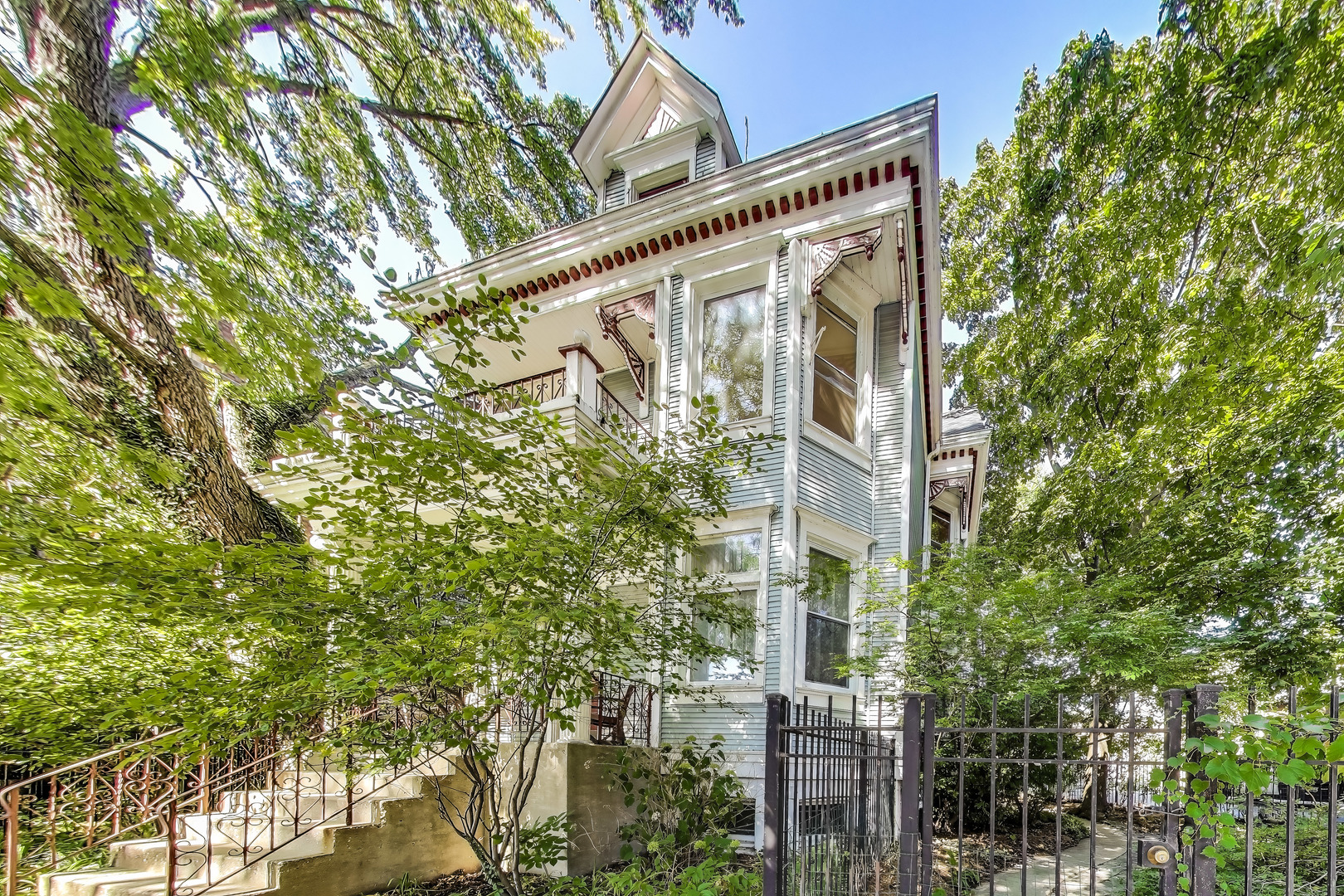 2522 W Winnemac Avenue