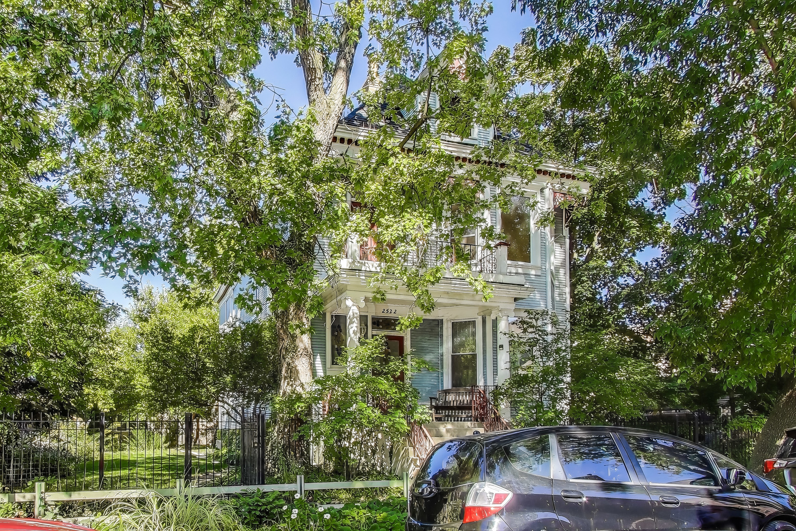 2522 W Winnemac Avenue