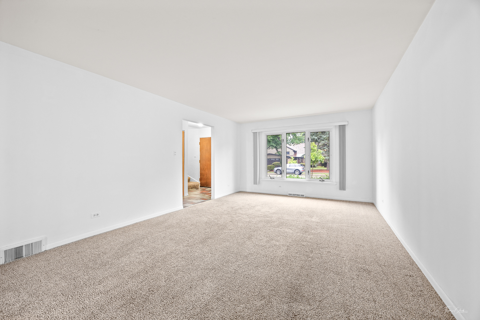 405 E Valley Lane