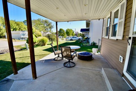 Tiny photo for 810 Tomahawk Court, Heyworth, IL 61745 (MLS # 12484997)