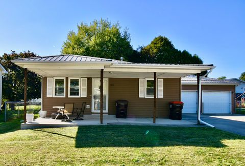 Photo of 810 Tomahawk Court, Heyworth, IL 61745 (MLS # 12484997) Photo of 810 Tomahawk Court, Heyworth, IL 61745 (MLS # 12484997)