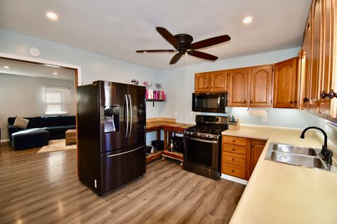 Tiny photo for 810 Tomahawk Court, Heyworth, IL 61745 (MLS # 12484997)