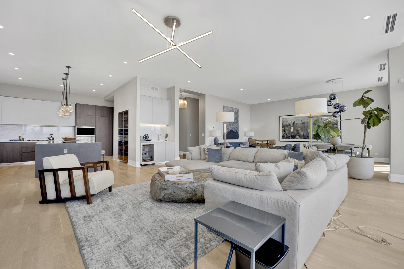 2035 N Orleans Street 4W