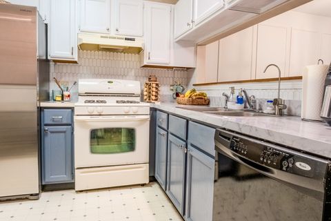 Tiny photo for 142 Kennebunk Court, Glendale Heights, IL 60139 (MLS # 12546906)