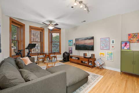 Tiny photo for 550 W Surf Street #302, Chicago, IL 60657 (MLS # 12732721)