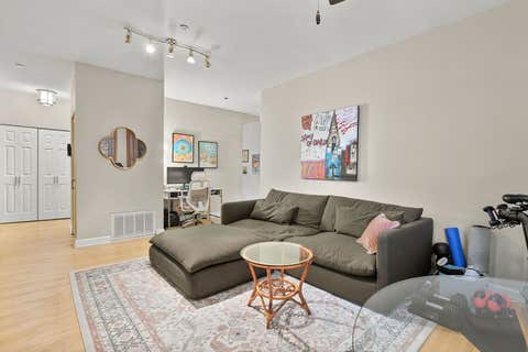 Tiny photo for 550 W Surf Street #302, Chicago, IL 60657 (MLS # 12732721)