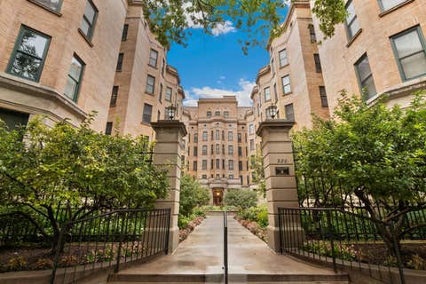 Tiny photo for 550 W Surf Street #302, Chicago, IL 60657 (MLS # 12732721)
