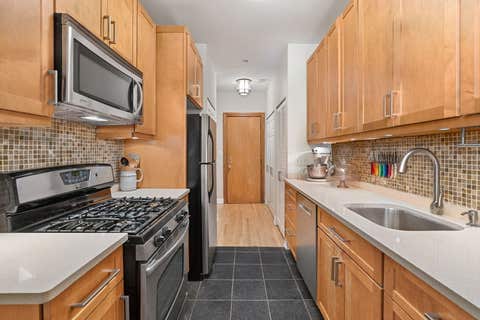 Tiny photo for 550 W Surf Street #302, Chicago, IL 60657 (MLS # 12732721)