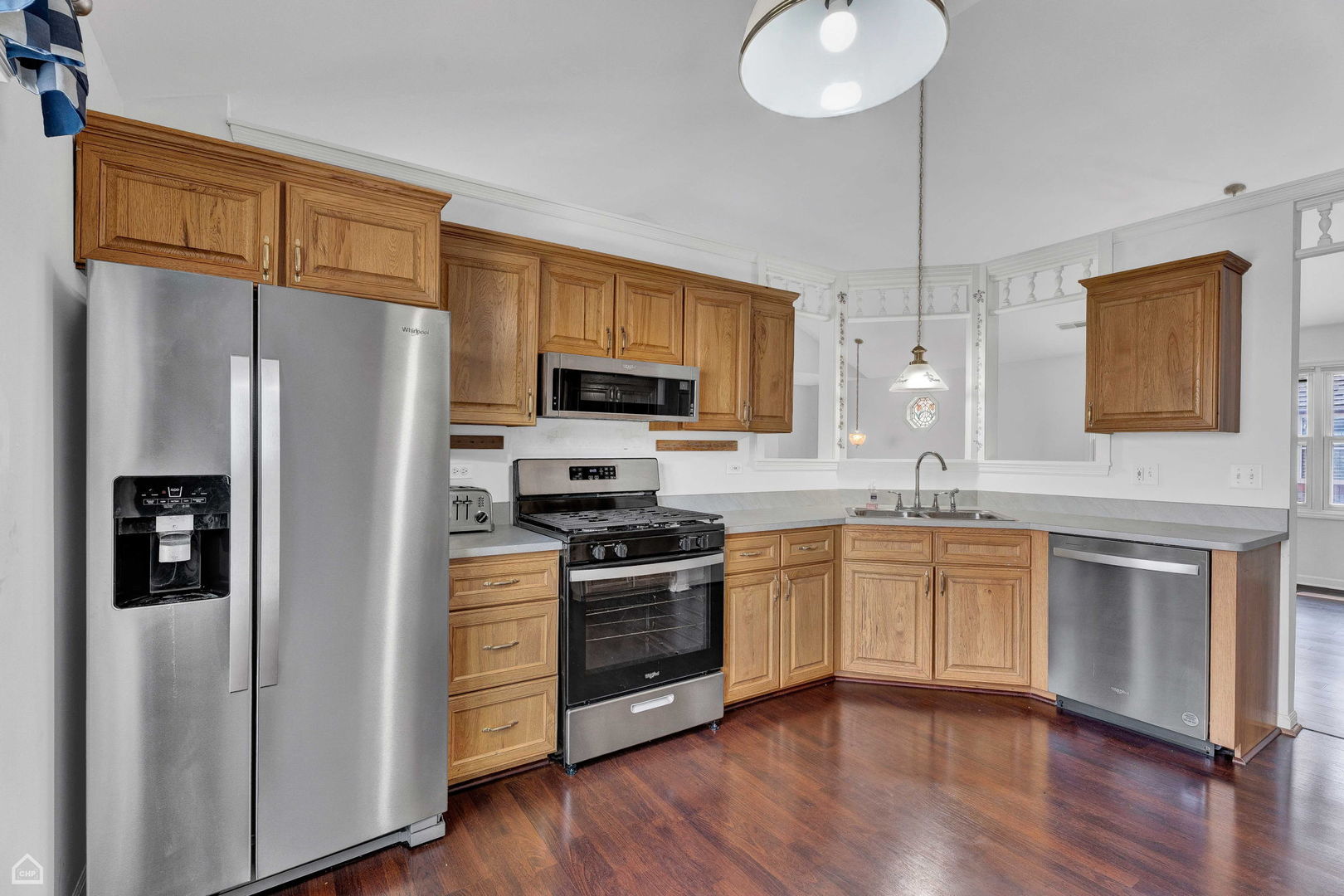 887 Victoria Drive 887