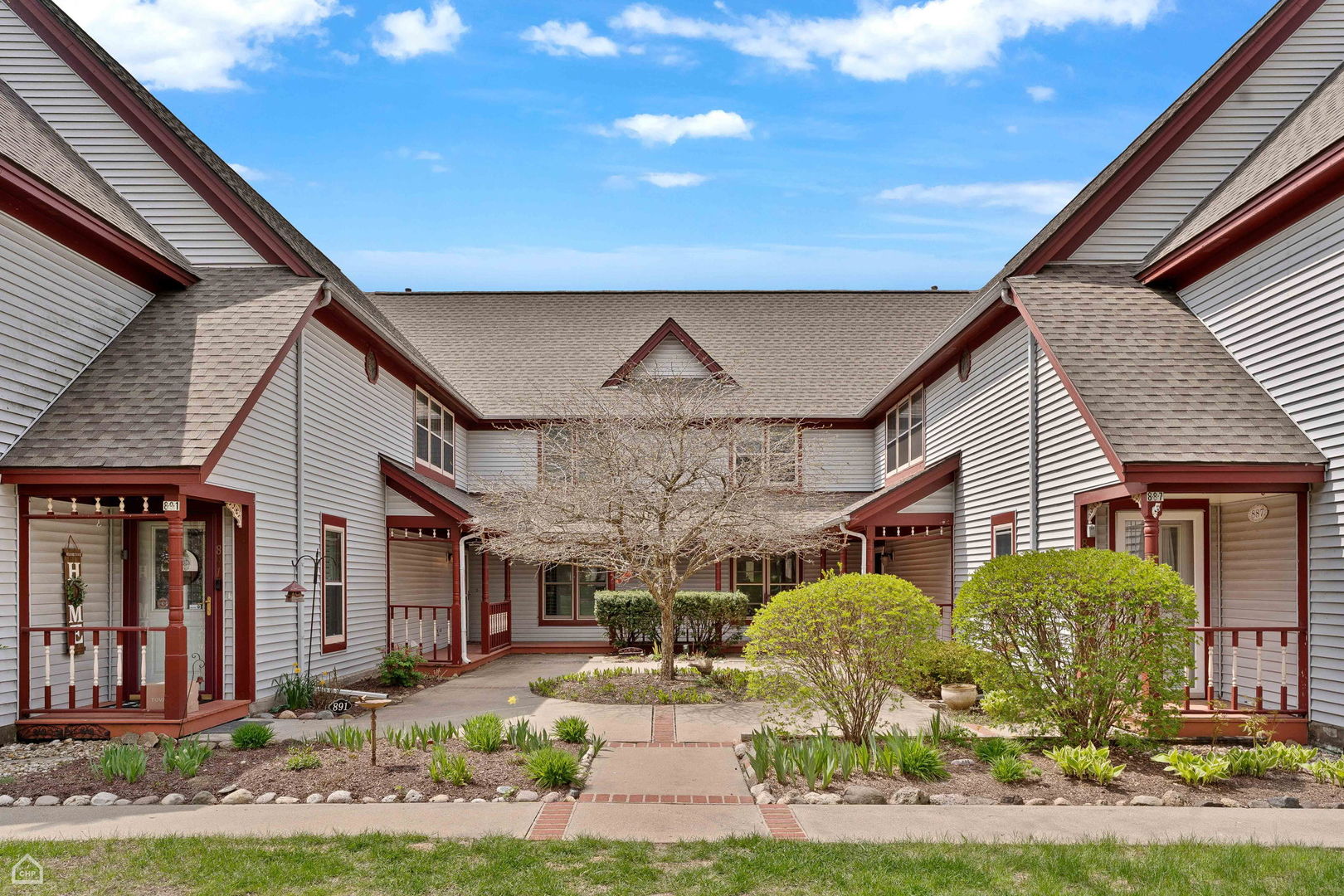 887 Victoria Drive 887