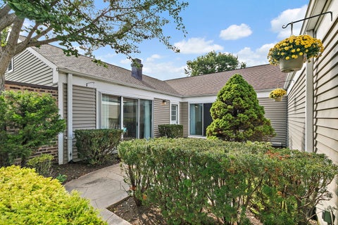 Tiny photo for 954 Dartmouth Drive, Wheaton, IL 60189 (MLS # 12743603)
